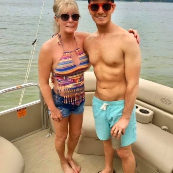 Meet your Posher, Roxana - Picture 1 of 1